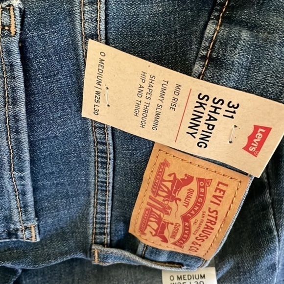 Levi’s  Ripped Shaping Skinny Jeans - Picture 6 of 6